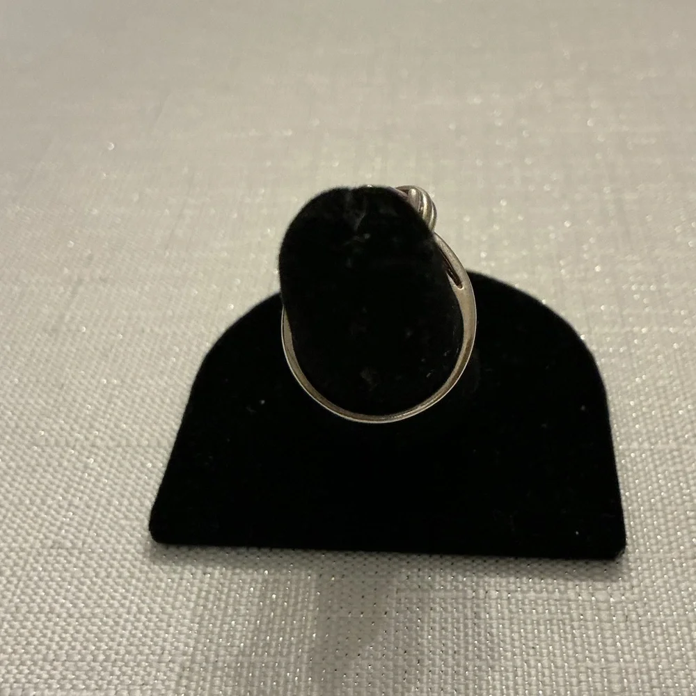 Avon Vintage Silver Tone Lavender Ring this ring